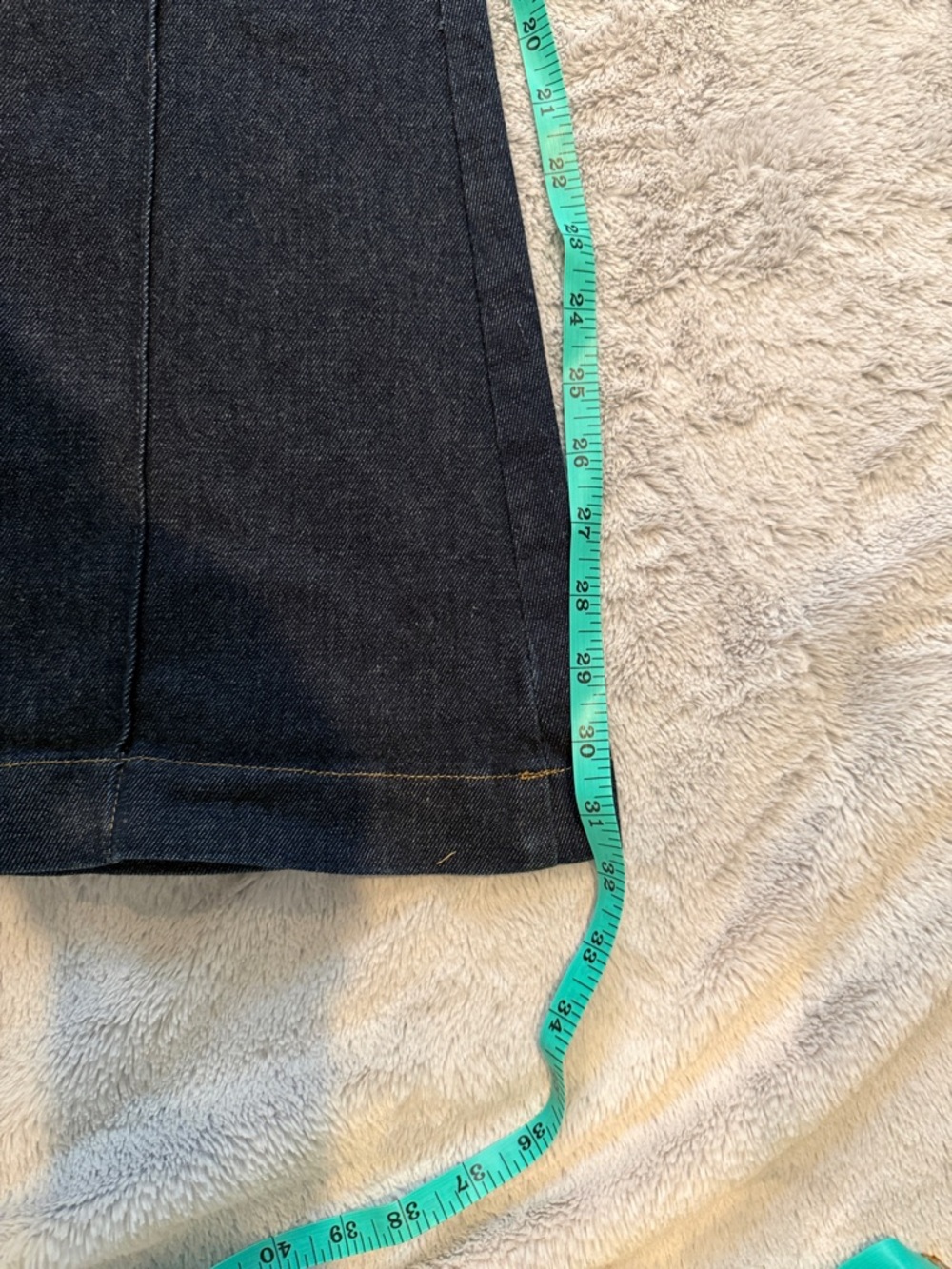 SPANX Pintuck Flare Jeans Size Small - Picture 7 of 7